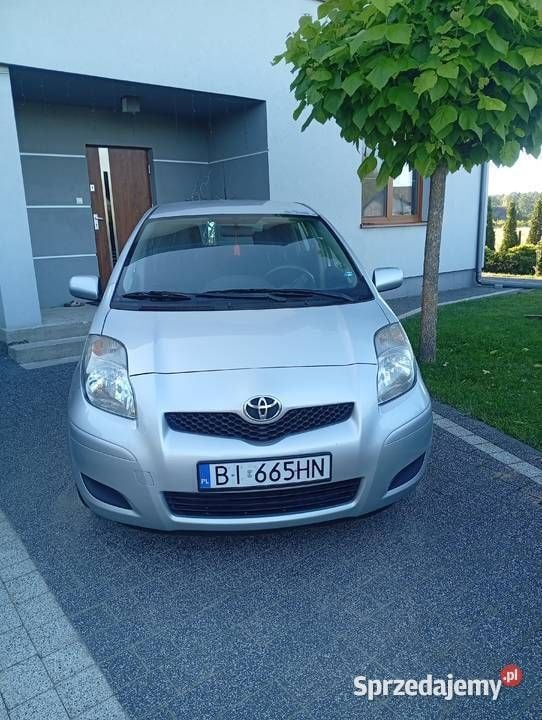 Srebrny Używany 2011 Toyota Yaris Hatchback | 18 900 zł (Super Cena) - Obraz 1/4