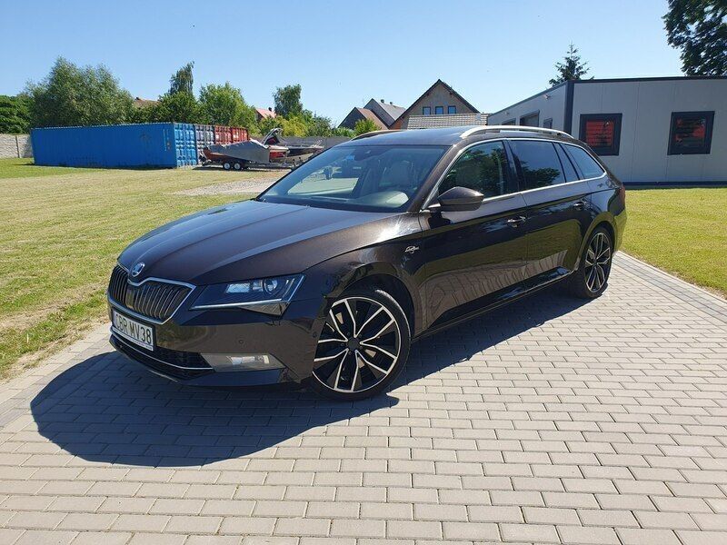 Brązowy Używany 2016 Skoda Superb LAURIN & KLEMENT Kombi | 69 900 zł (Uczciwa cena) - Obraz 1/4
