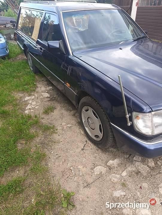 Granatowy Używany 1993 Mercedes 250 | 2500 zł - Obraz 1/4