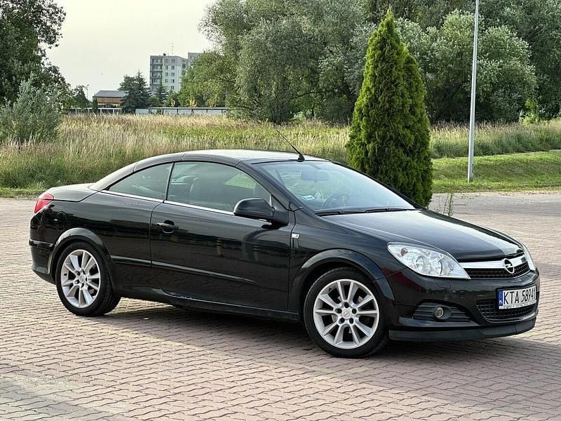 Używany Opel Astra Cabriolet 116 KM (85 kW) 2010 Czarny Kabriolet