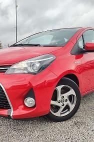 Używany Toyota Yaris Hybrid 75 KM (55 kW) 2015 Czerwony Hatchback