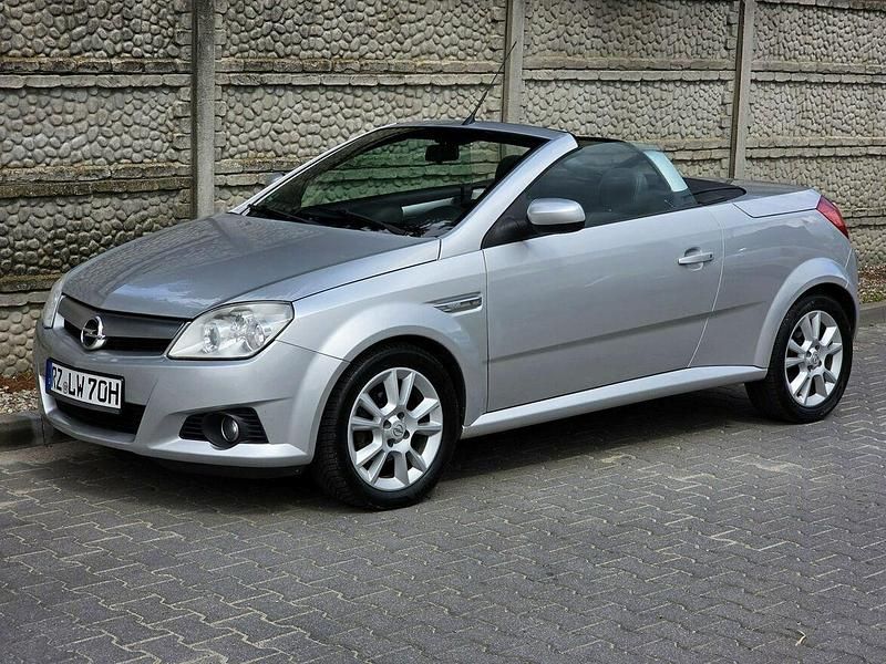 Srebrny (metalik) Używany 2006 Opel Tigra Kabriolet | 7900 zł (Dobra cena) - Obraz 1/4