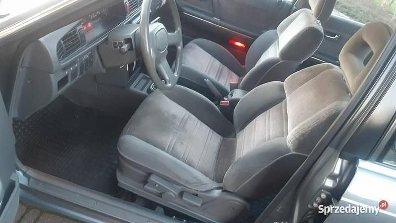 Szary Używany 1988 Mazda 626 Sedan/Limuzyna | 19 600 zł - Obraz 1/4