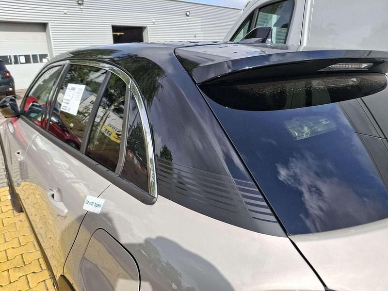 Nowe Fiat 600 La Prima 110 KM (80 kW) 2025 Lakier metalizowany kremowy cappucino z dachem w kolorze czarny cinema SUV