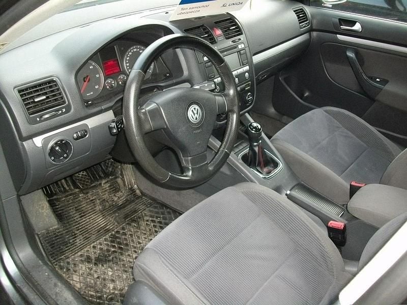 Używany VW Jetta 105 KM (77 kW) 2006 Szary Sedan/Limuzyna