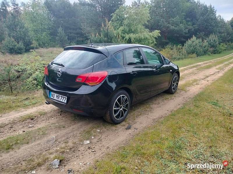 Czarny Używany 2011 Opel Astra Hatchback | 16 500 zł (Dobra cena) - Obraz 1/4