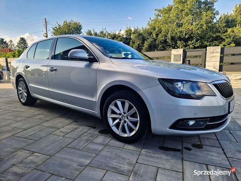 Używany Skoda Superb Ambition 2013 Srebrny Sedan/Limuzyna