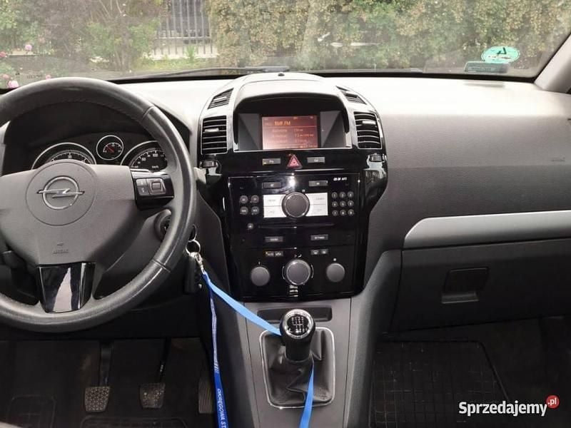 Używany Opel Zafira 110 KM (80 kW) 2011 Srebrny Minivan