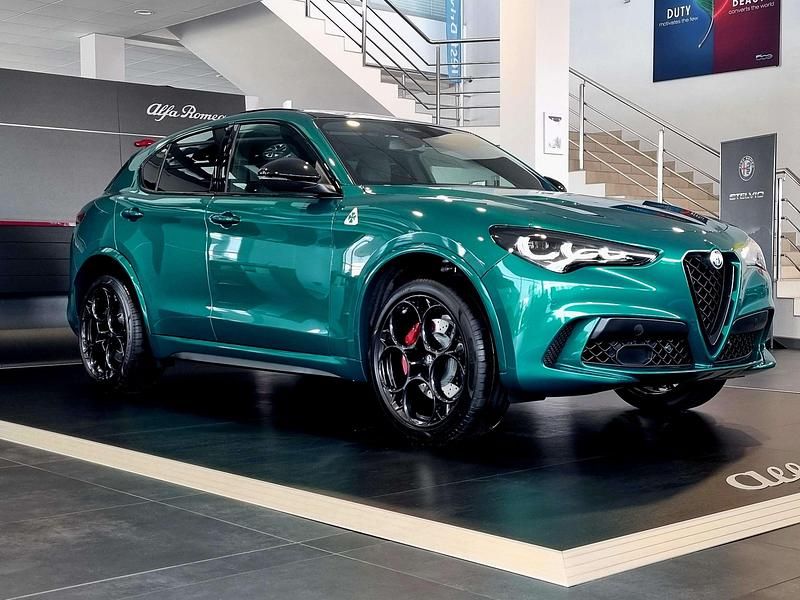 Lakier specjalny zielony montreal green Nowe 2025 Alfa Romeo Stelvio Quadrifoglio SUV | 478 205 zł - Obraz 1/4
