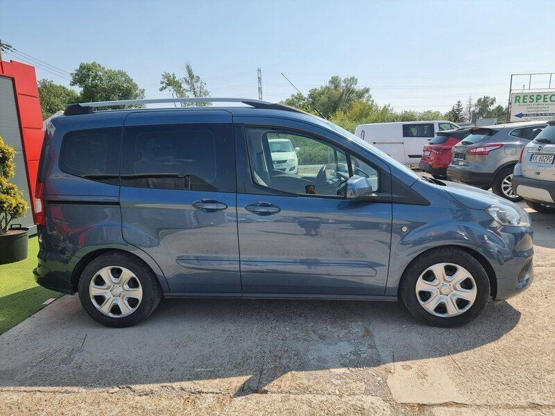 Używany Ford Tourneo Courier 101 KM (74 kW) 2019 Niebieski Minivan