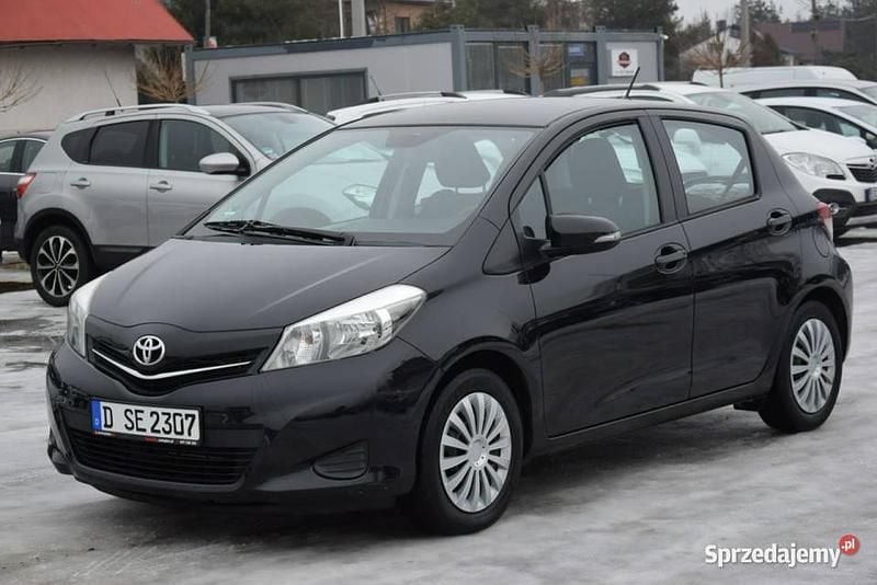 Używany Toyota Yaris 100 KM (73 kW) 2011 Czarny (metalik) Hatchback