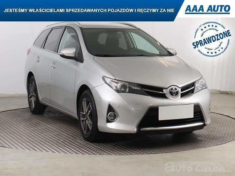 Srebrny Używany 2014 Toyota Auris | 34 999 zł (Dobra cena) - Obraz 1/4