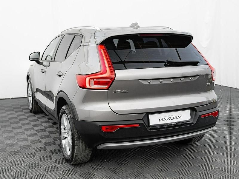 Używany Volvo XC40 Momentum 163 KM (119 kW) 2022 Beżowy SUV