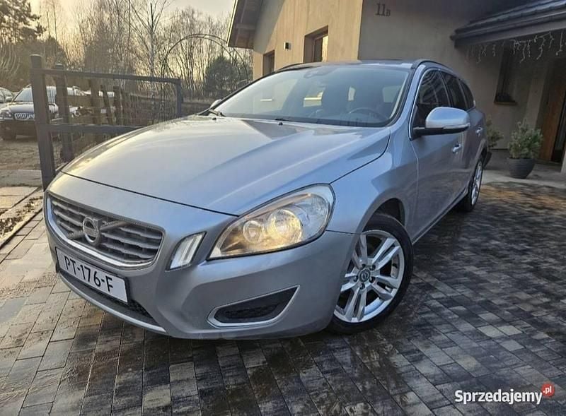 Srebrny Używany 2012 Volvo V60 Kombi | 29 500 zł (Uczciwa cena) - Obraz 1/4