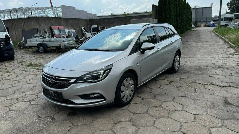 Szary Używany 2018 Opel Astra Business Sedan/Limuzyna | 25 999 zł - Obraz 1/4