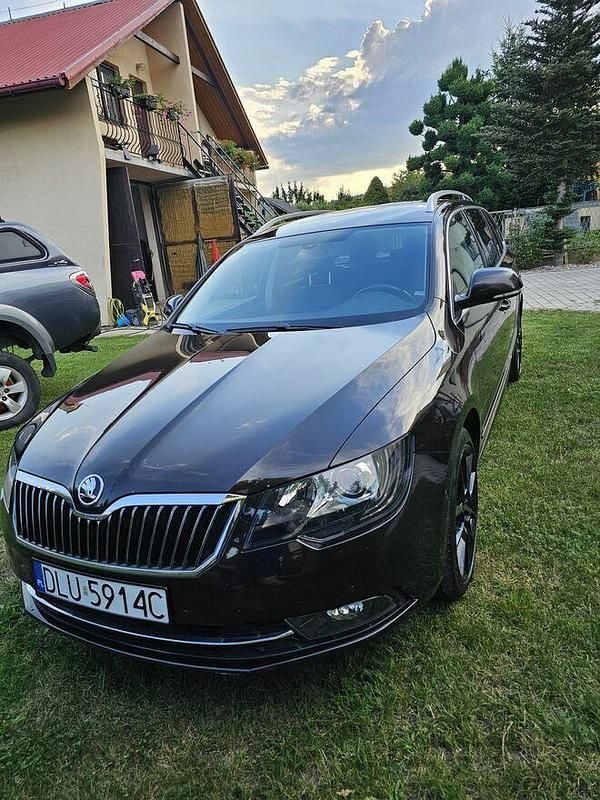Brązowobeżowy Używany 2015 Skoda Superb Business Line Kombi | 59 500 zł (Dość drogi) - Obraz 1/4