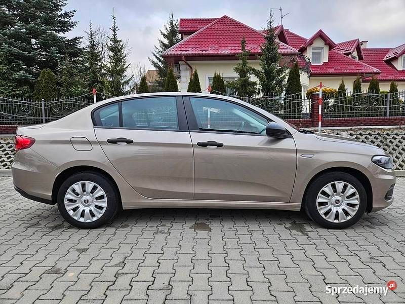 Beżowy Używany 2020 Fiat Tipo Sedan/Limuzyna | 33 800 zł (Uczciwa cena) - Obraz 1/4