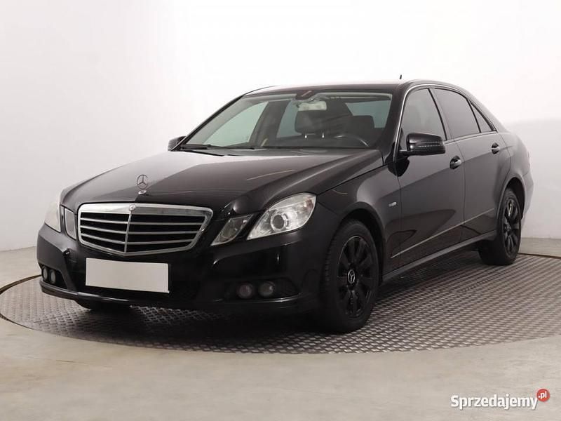 Używany Mercedes E200 2011 Czarny Sedan/Limuzyna