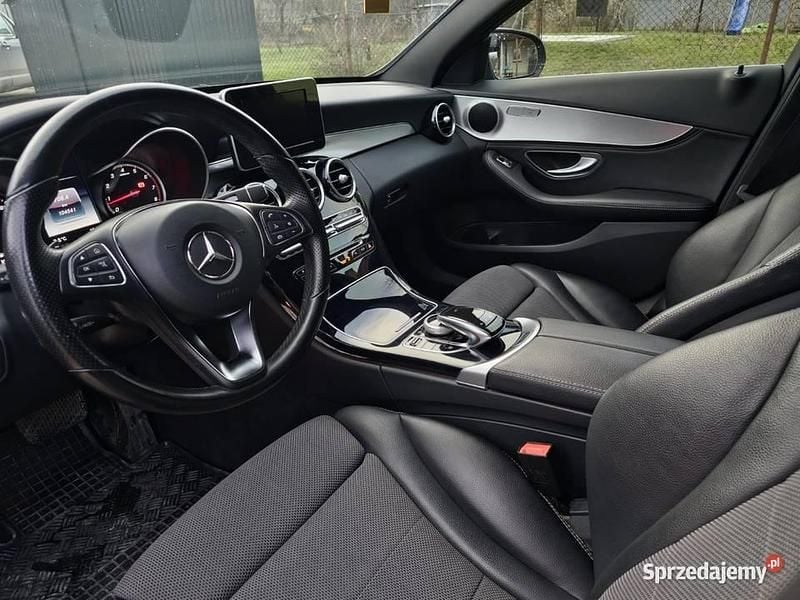 Używany Mercedes C200 184 KM (135 kW) 2016 Czarny Sedan/Limuzyna