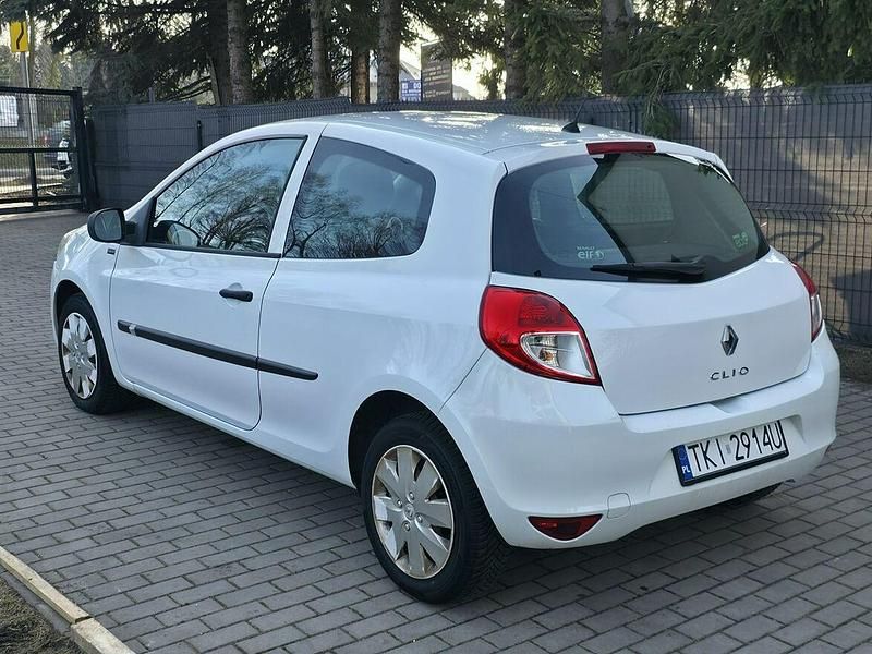 Używany Renault Clio II 75 KM (55 kW) 2011 Biały Hatchback