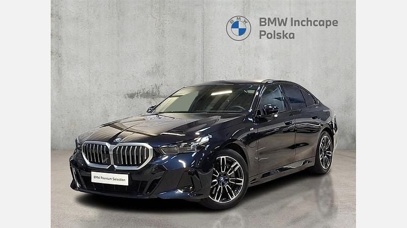 Carbon black metallic metalizowany Używany 2024 BMW 550e Comfort Edition Sedan/Limuzyna | 339 900 zł - Obraz 1/3