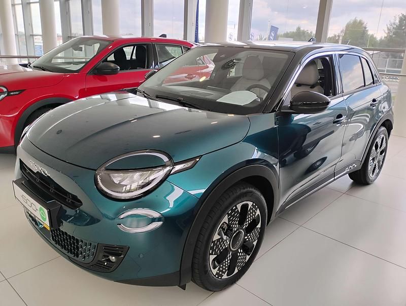 Lakier metalizowany zielony mare z dachem w kolorze czarny cinema Nowe 2025 Fiat 600E La Prima Hatchback | 146 900 zł - Obraz 1/4