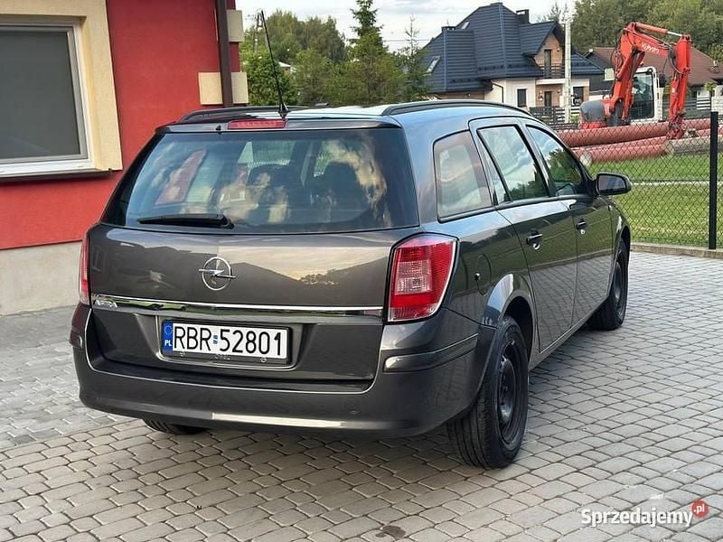 Używany Opel Astra 115 KM (84 kW) 2009 Beżowy Kombi