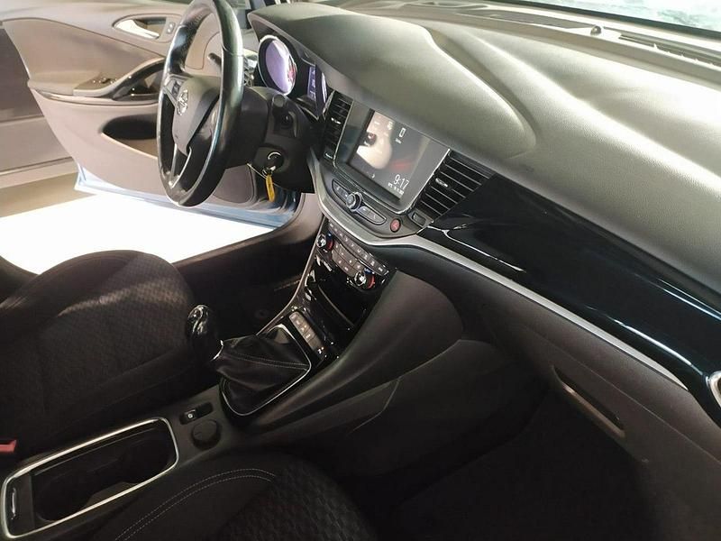 Używany Opel Astra Enjoy 125 KM (91 kW) 2017 Niebieski ciemny (metalik) Hatchback