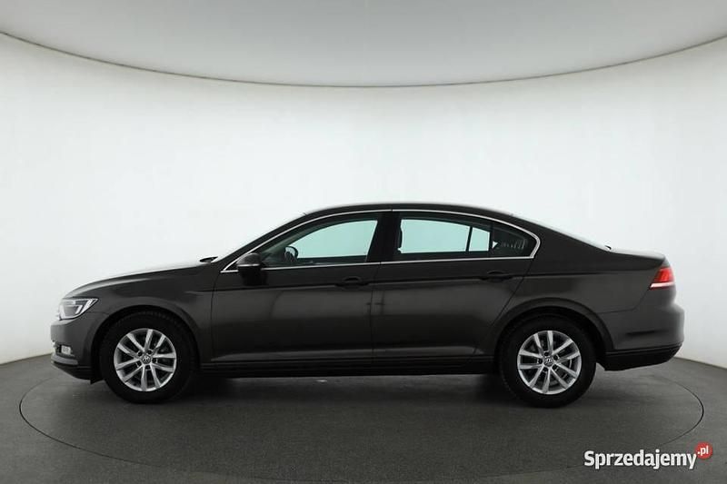 Używany VW Passat 180 KM (132 kW) 2017 Brązowy Sedan/Limuzyna
