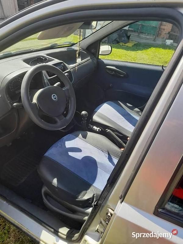 Srebrny Używany 2004 Fiat Punto Hatchback | 2900 zł - Obraz 1/4