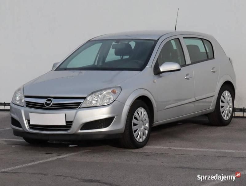 Używany Opel Astra 2008 Srebrny Hatchback