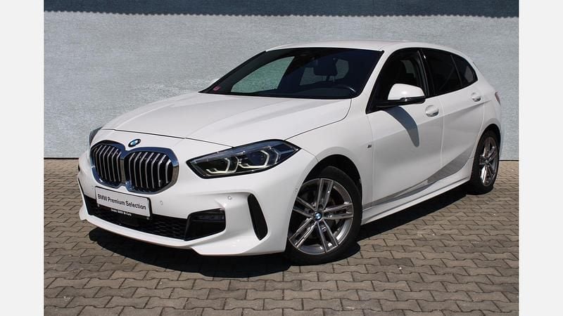 Biel alpejska Używany 2021 BMW 118 Shadowline Hatchback | 99 900 zł (Uczciwa cena) - Obraz 1/3
