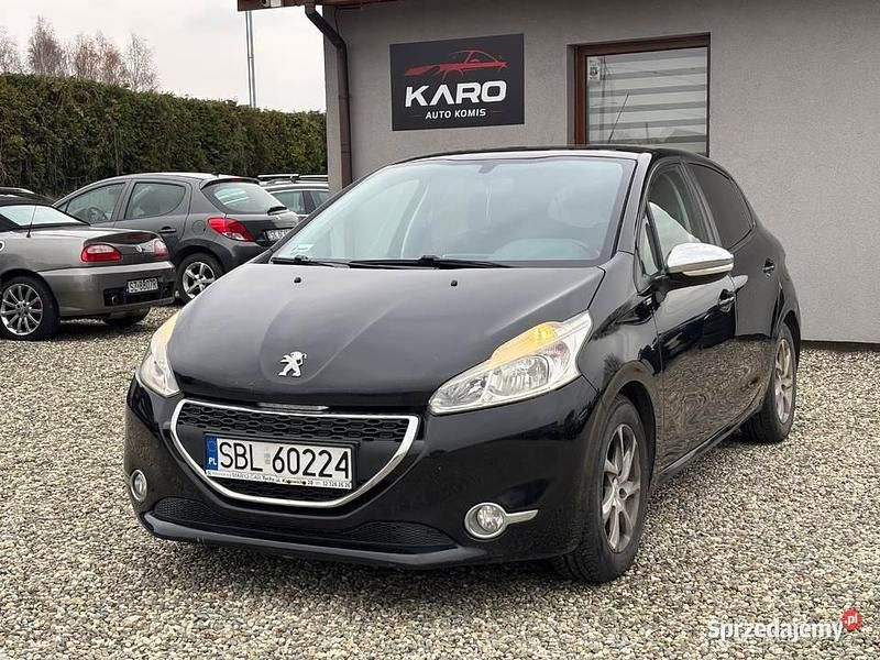 Czarny Używany 2014 Peugeot 208 Hatchback | 17 990 zł (Dość drogi) - Obraz 1/4