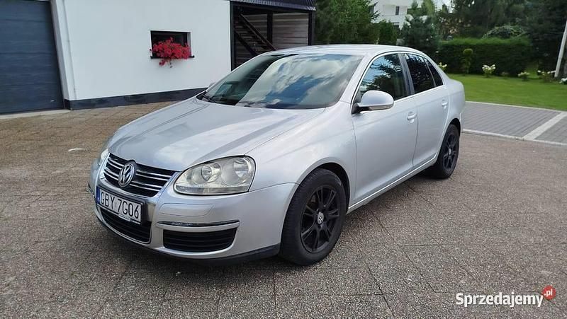 Srebrny Używany 2006 VW Jetta Sedan/Limuzyna | 8500 zł (Drogi) - Obraz 1/4