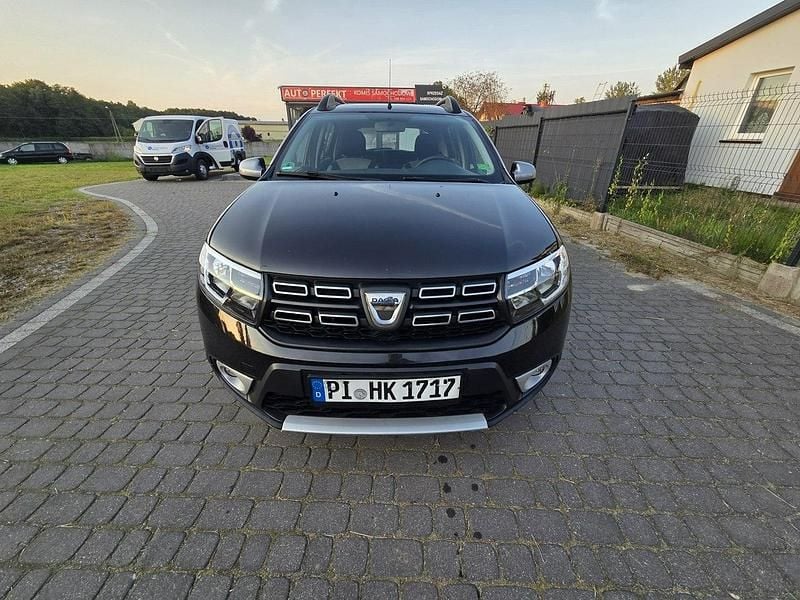 Używany Dacia Sandero Stepway 90 KM (66 kW) 2019 Czarny (metalik) Hatchback