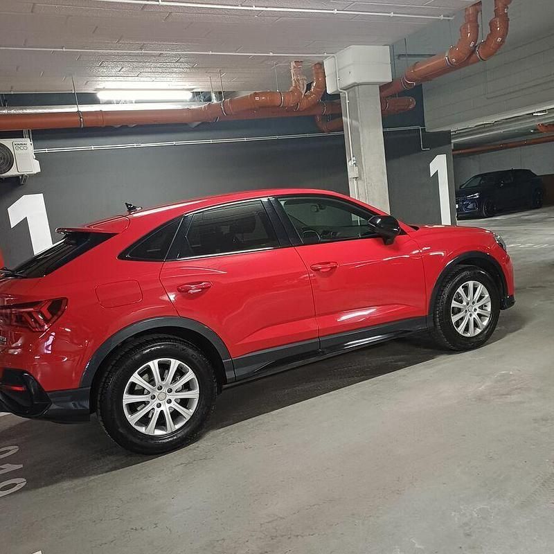 Używany Audi Q3 Sportback Ambiente 2020 Czerwony SUV