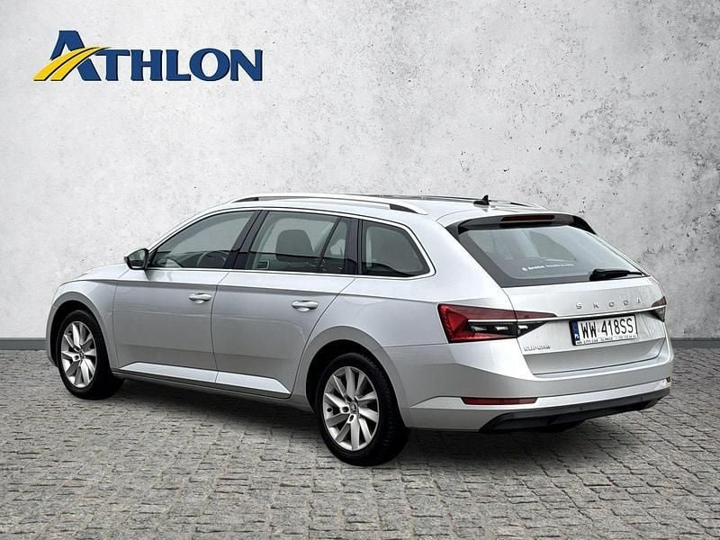 Używany Skoda Superb 150 KM (110 kW) 2021 Srebrny (metalik) Kombi