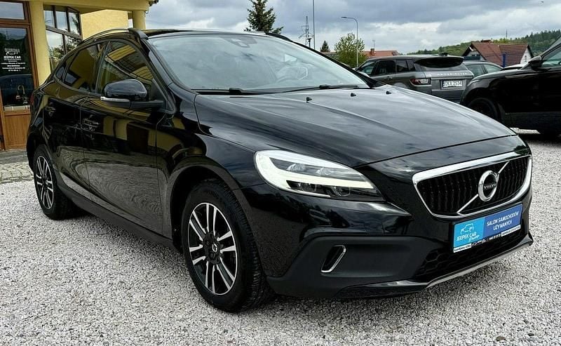 Używany Volvo V40 150 KM (110 kW) 2019 Czarny Hatchback