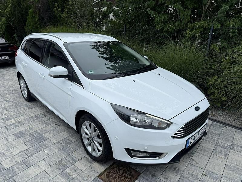 Biały Używany 2015 Ford Focus Kombi | 34 900 zł (Uczciwa cena) - Obraz 1/4