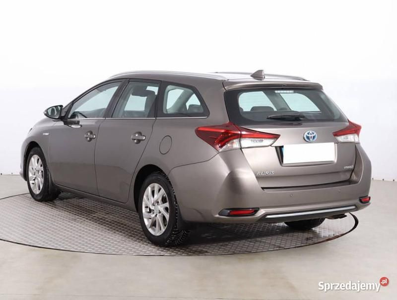 Używany Toyota Auris Hybrid 2017 Beżowy Kombi