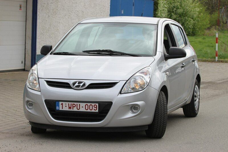 Używany Hyundai i20 78 KM (57 kW) 2010 Srebrny Hatchback