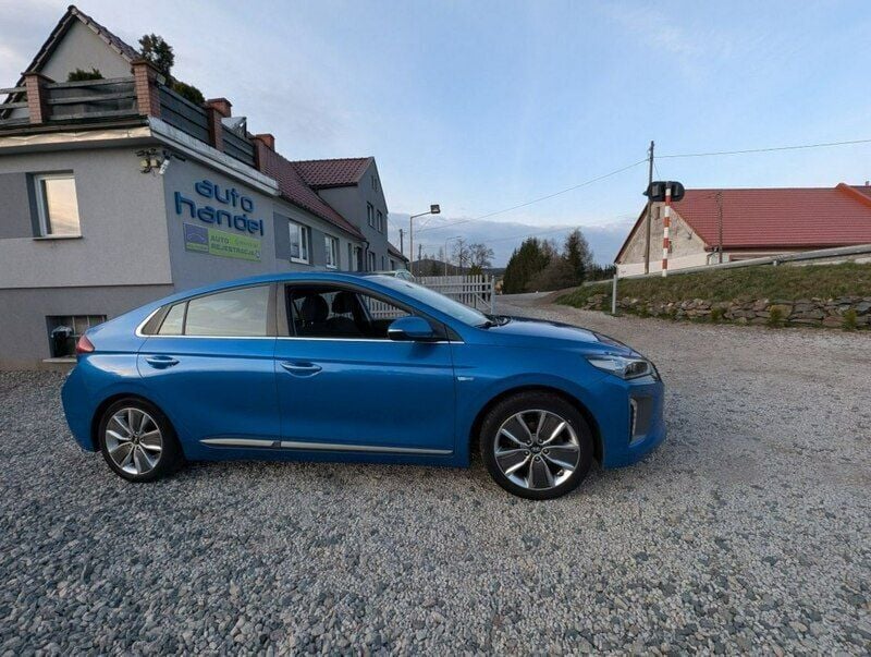 Używany Hyundai Ioniq 148 KM (108 kW) 2019 Niebieski (metalik) Hatchback