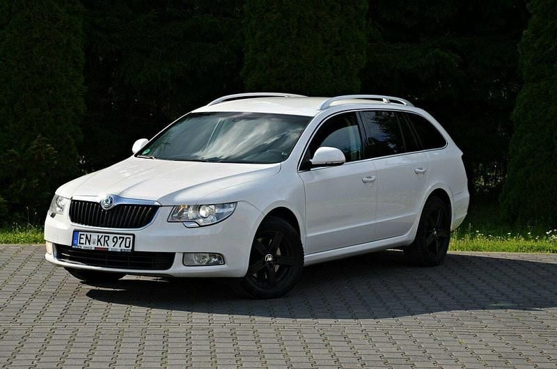 Biały Używany 2012 Skoda Superb Kombi | 28 900 zł (Uczciwa cena) - Obraz 1/4