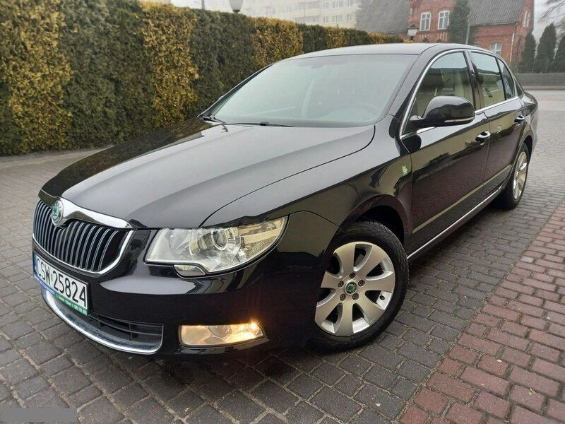 Czarny Używany 2011 Skoda Superb Sedan/Limuzyna | 34 900 zł (Dość drogi) - Obraz 1/4