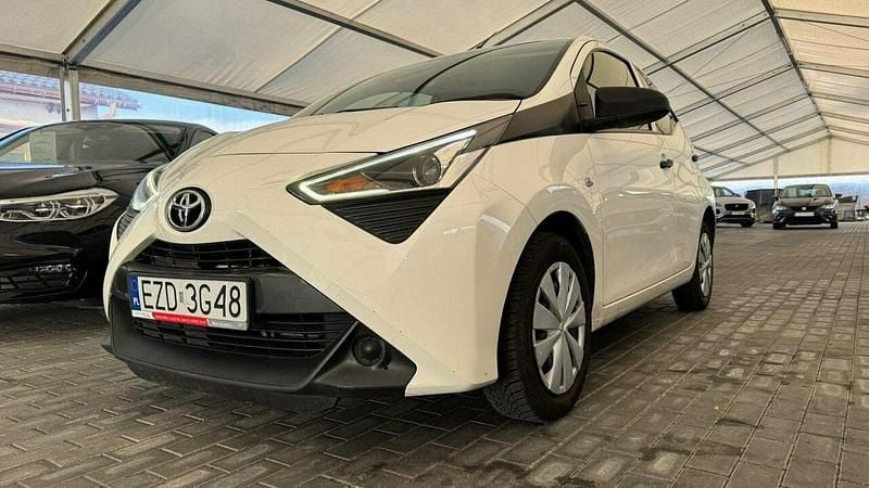 Biały Używany 2020 Toyota Aygo Hatchback | 21 771 zł (Dobra cena) - Obraz 1/4