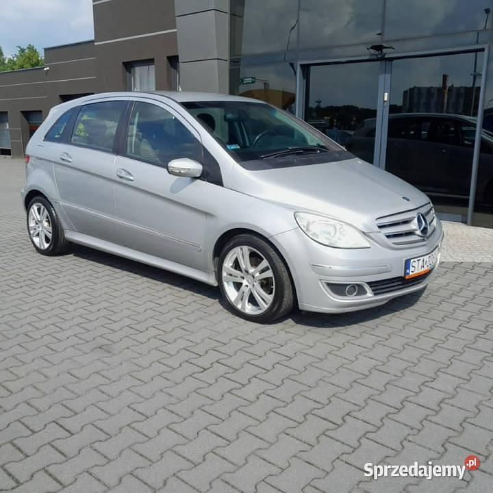 Srebrny Używany 2008 Mercedes B180 Minivan | 17 900 zł (Uczciwa cena) - Obraz 1/4