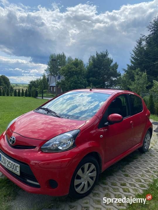 Czerwony Używany 2013 Toyota Aygo Hatchback | 14 500 zł (Uczciwa cena) - Obraz 1/4