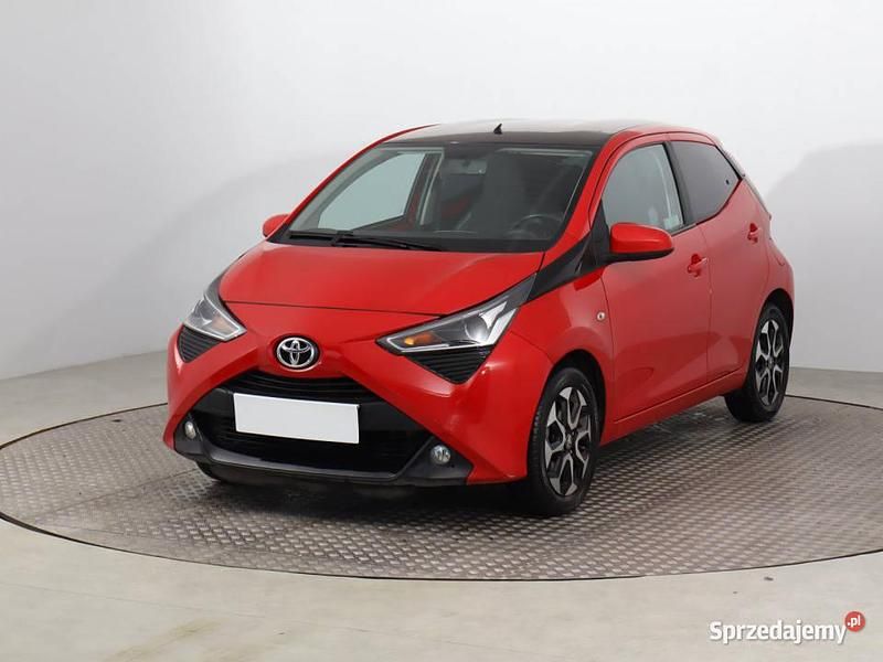 Używany Toyota Aygo 2018 Czerwony Hatchback