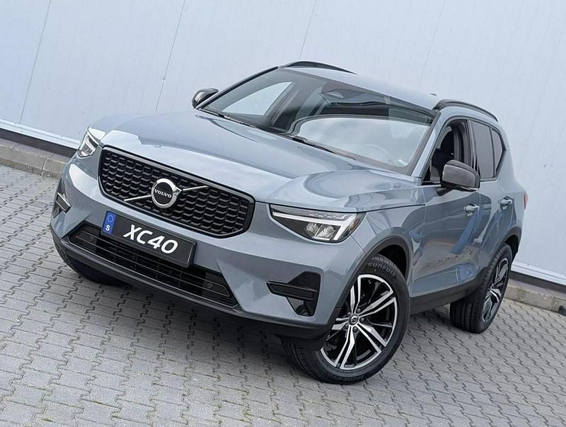 Używany Volvo XC40 197 KM (144 kW) 2023 Szary SUV