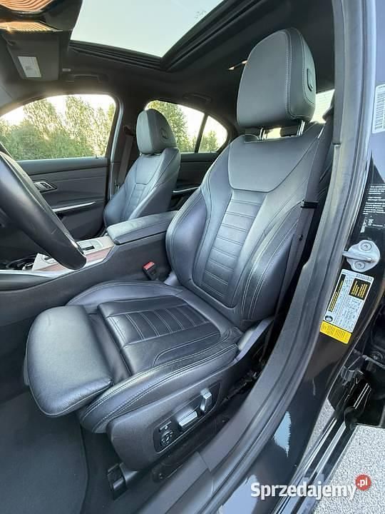 Czarny Używany 2019 BMW 330 Sport Line Sedan/Limuzyna | 121 500 zł (Uczciwa cena) - Obraz 1/4